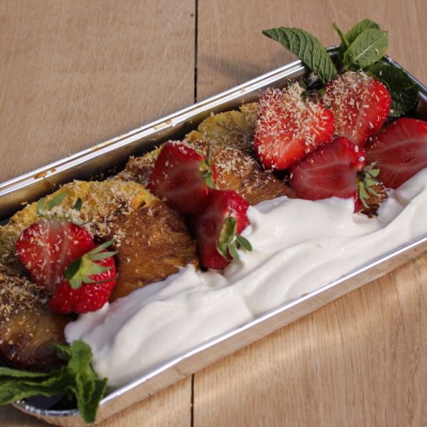 Grilled pineapple with strawberries